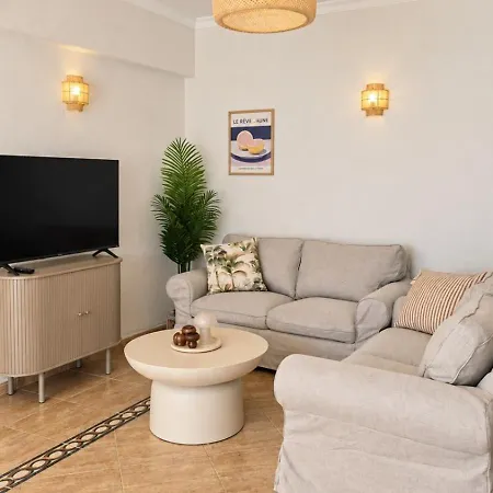 Levante Beachfront-3 Bedrooms Apartment *